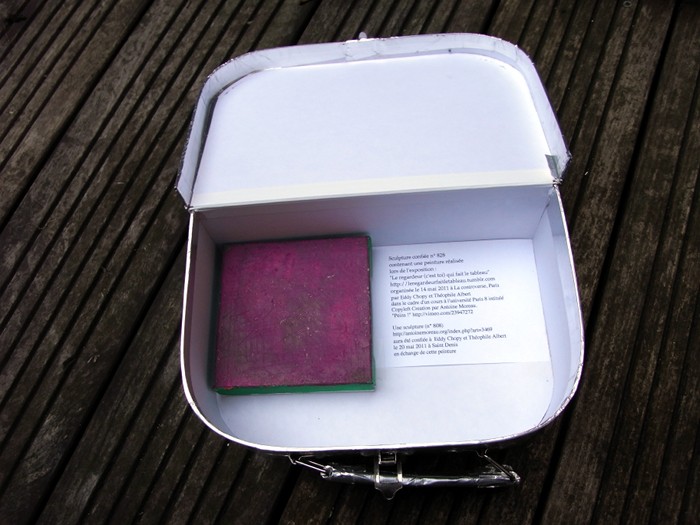 Sculpture confiée n° 828 contenant une peinture réalisée lors de l'exposition : Sculpture confiée n° 828 contenant une peinture réalisée lors de l'exposition :