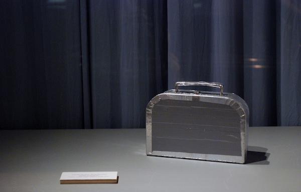 Sculpture confi&eacute;e 831 expos&eacute;e pendant les vacances &agrave; la galerie 22,48 m2 ; photographie Rosario Caltabiano